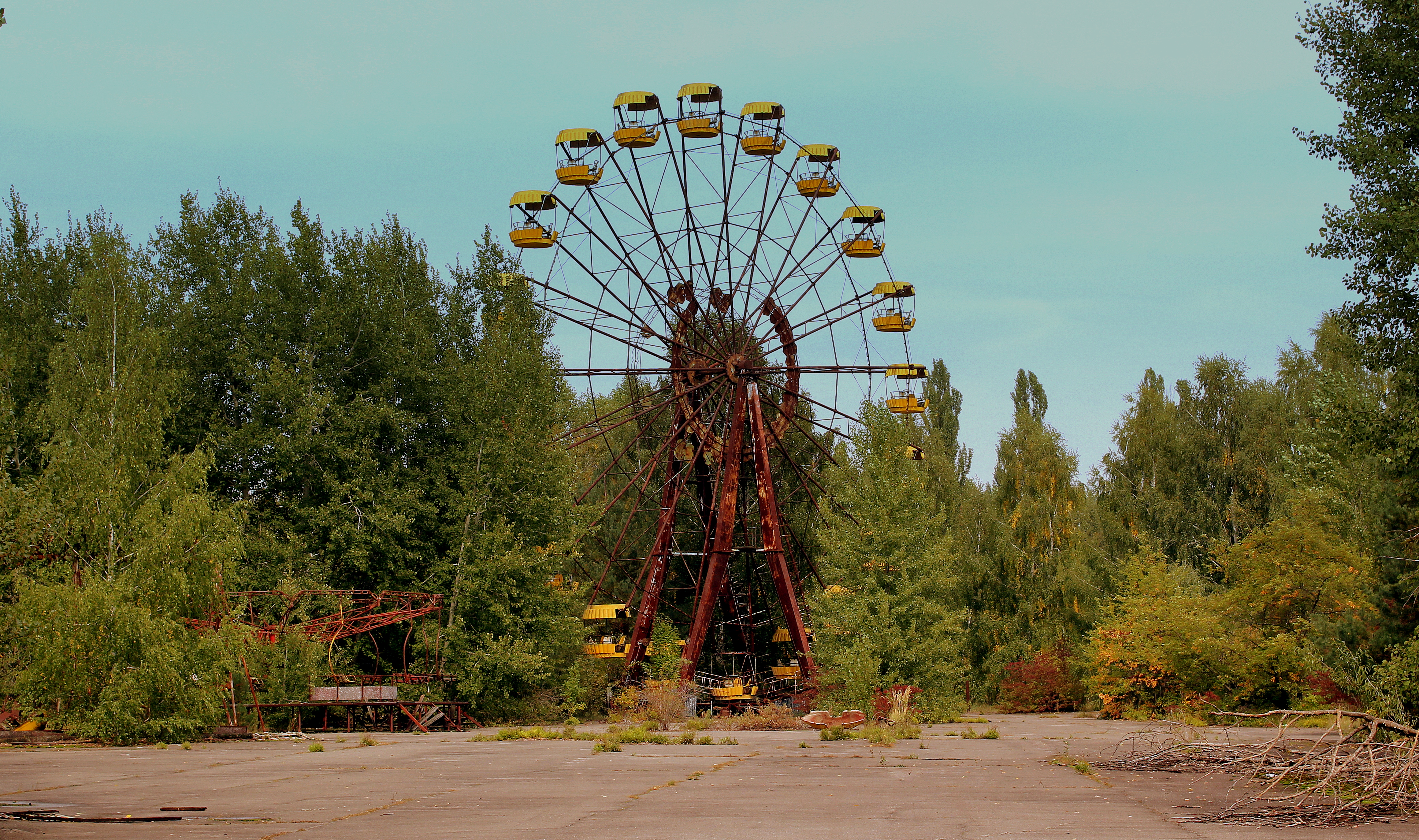 Abandoned Ferris wheel in Pripyat